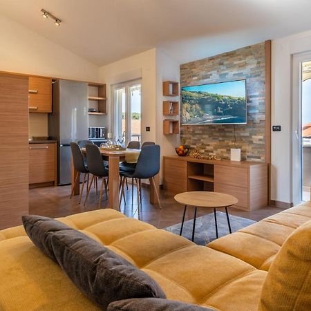 Penthouse Gea Apartment Premantura Luaran gambar