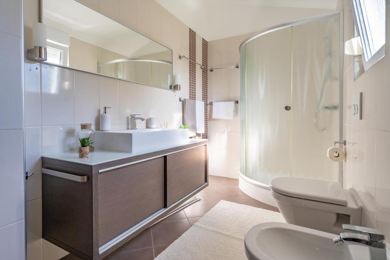 Penthouse Gea Apartment Premantura Luaran gambar