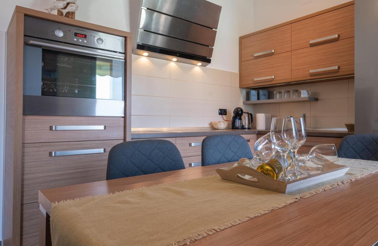 Penthouse Gea Apartment Premantura Luaran gambar