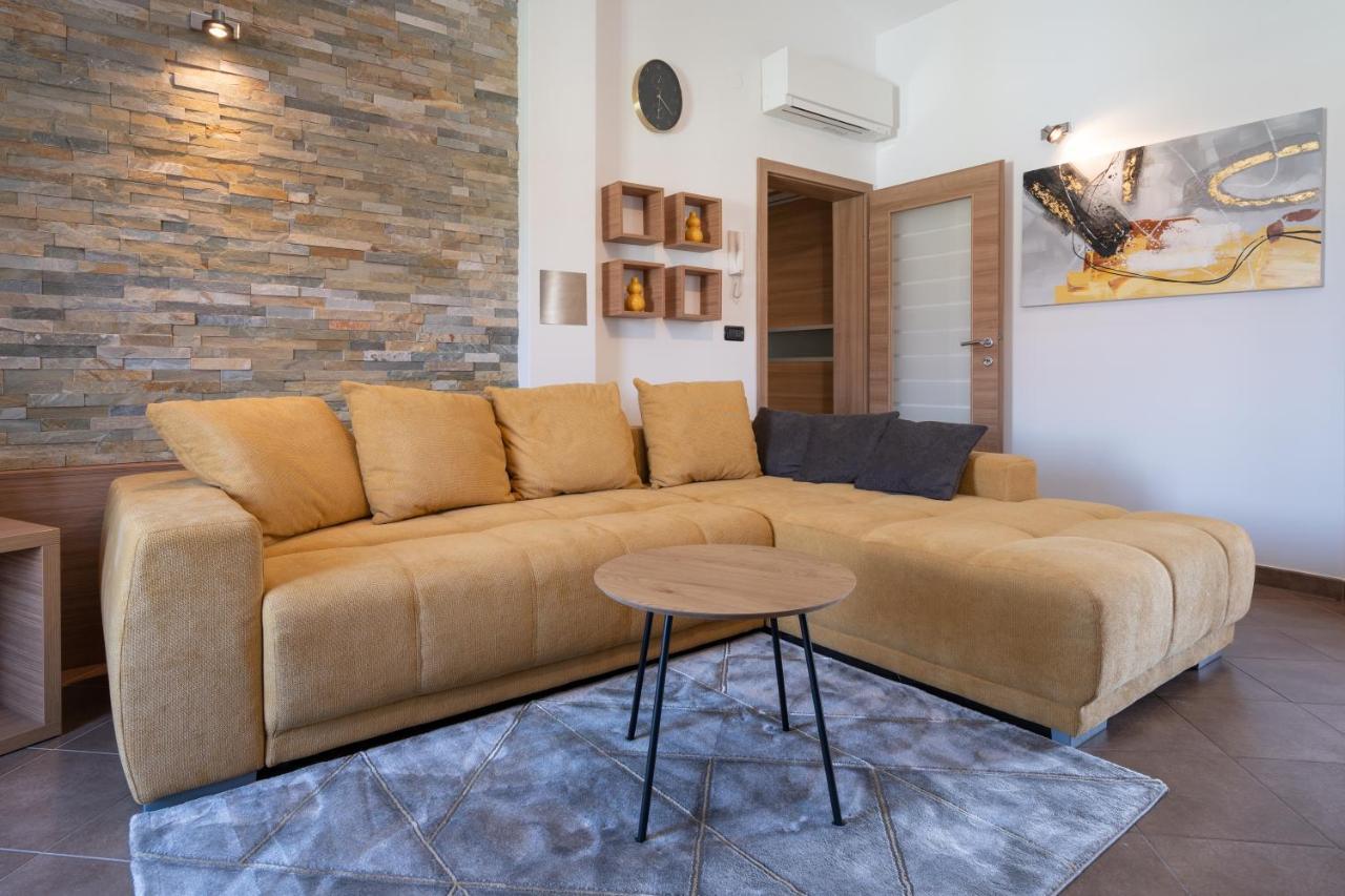 Penthouse Gea Apartment Premantura Luaran gambar